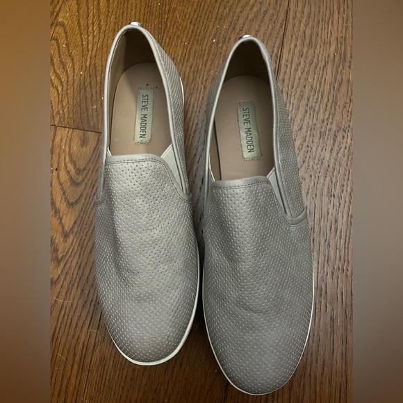 Steve Madden Grey slip on size 9 - Picture 2 of 4